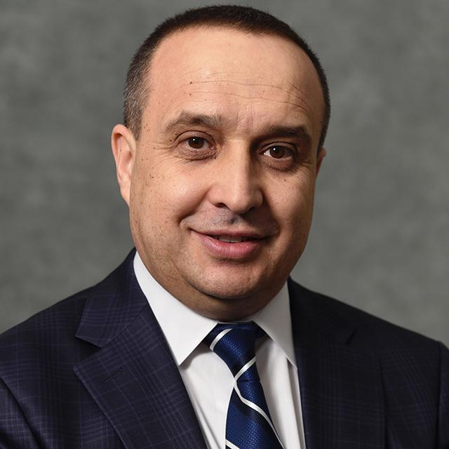 Fevzi Akinci博士，MHA